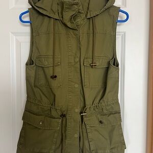 Love Tree Utility Vest in Olive